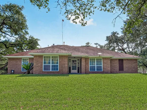 1054 Indian Cir, Altair, TX 77412