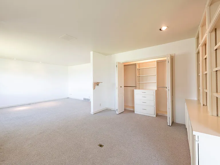 1038 S Oak Hills Way — Photo 18