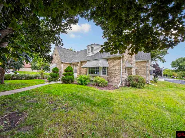 358 4th St, Gaylord, MN 55334