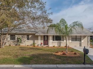 8701 Driftwood Dr, Tampa, FL 33615