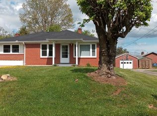 104 Meadow Rd, Burnsville, NC 28714