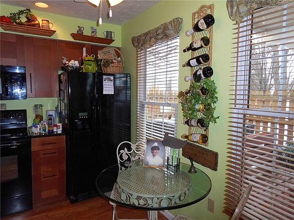 5th image of 523 Sarah Dr