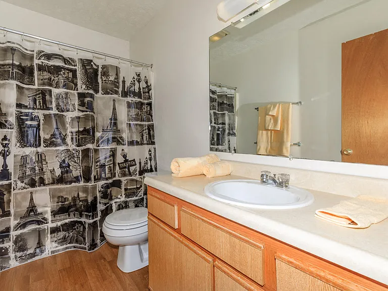 Hoosier Court Apartments — Photo 58