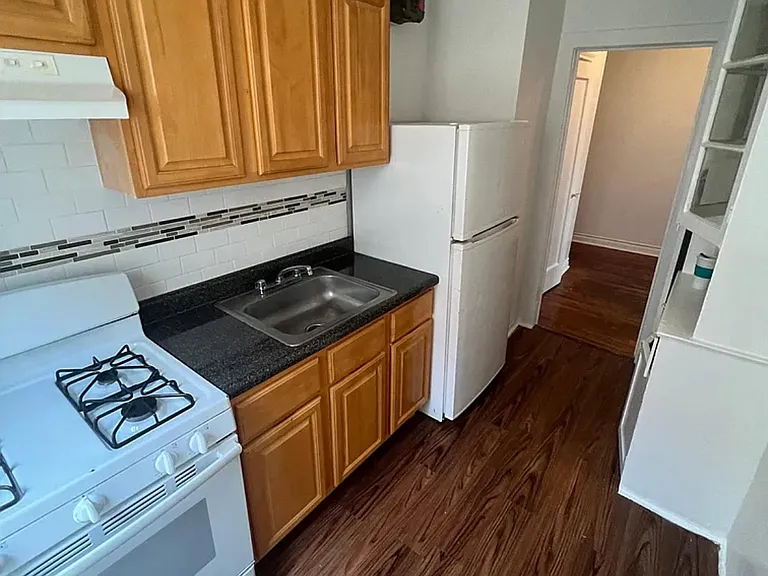 Wallace Ave — Photo 1