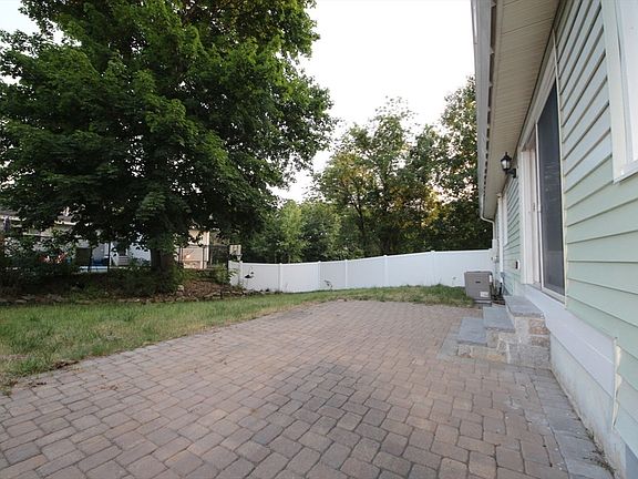 3rd image of 14 Wesley St