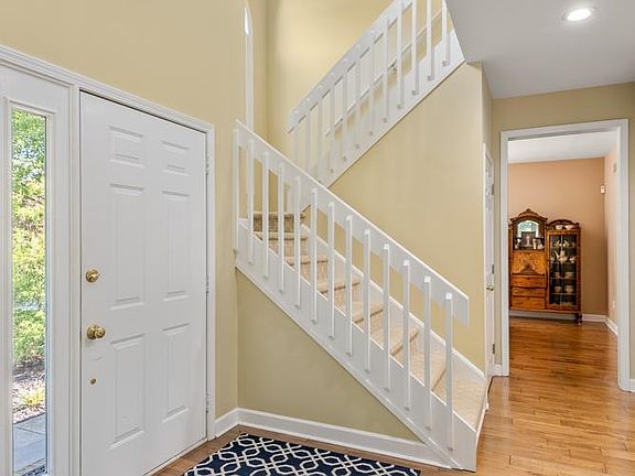 5th image of 40 Horseshoe Ln