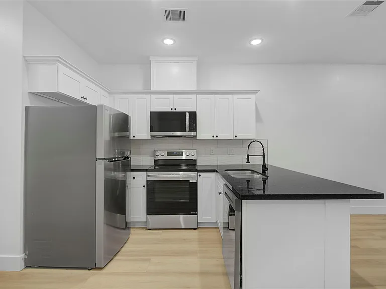 8410 Sunnyhill St — Photo 9