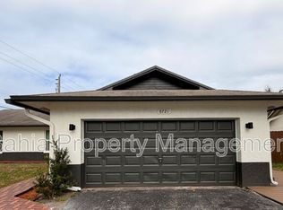 8721 NW 47th St, Lauderhill, FL 33351