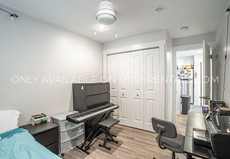 850 N University Ave #W — Photo 12