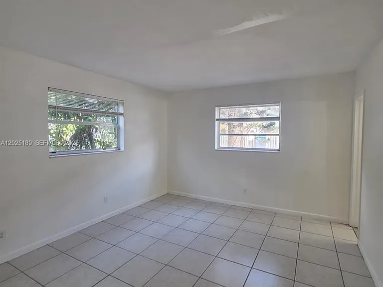 2121 NE 168th St #6 — Photo 9