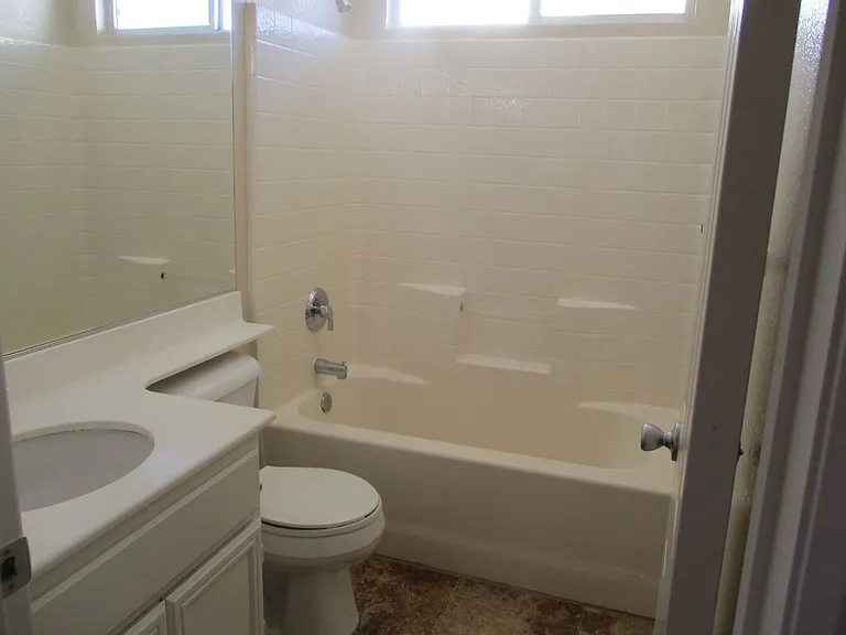 1411 Livingston St — Photo 13