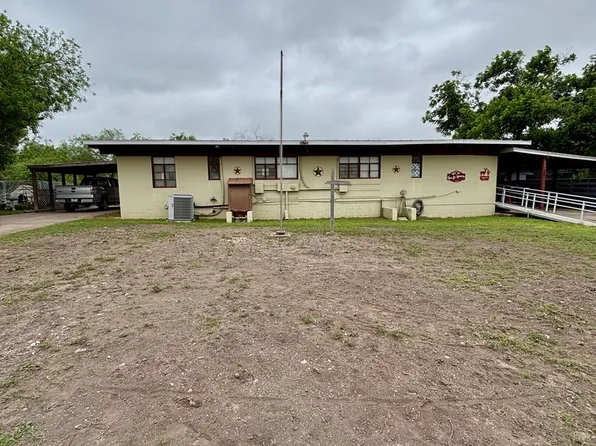 86 Chandler Ave, Brackettville, TX 78832