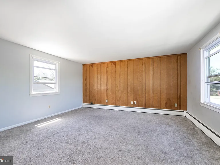 224 Henry St — Photo 7