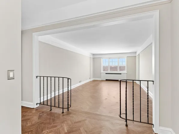 180 Cabrini Boulevard image 1 of 8