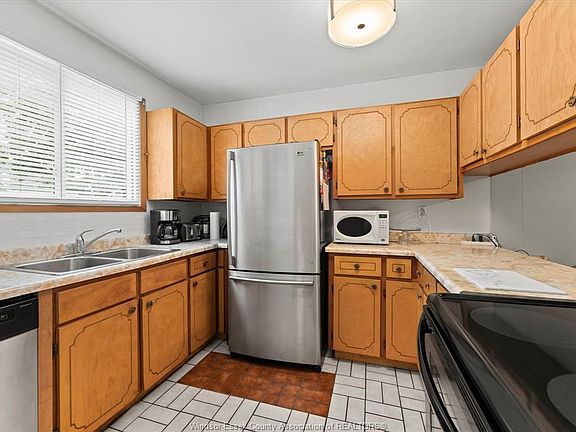 5th image of 3414 Harris St