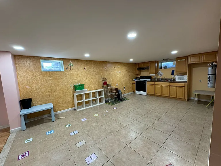 653 Grove Ave — Photo 10