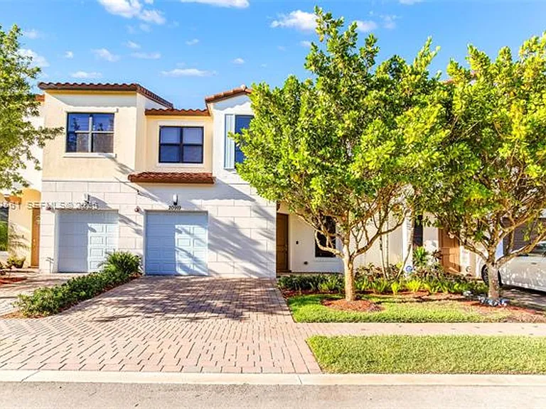 20919 NW 1st Dr #Townhouse 20919 — Photo 4