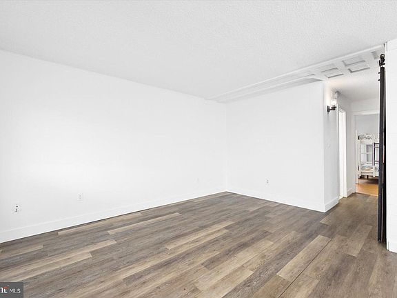 4th image of 511 Robin Dr Unit 202