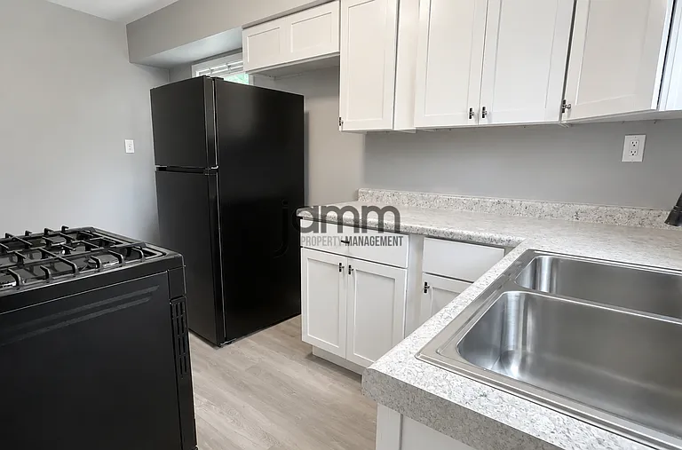 5026 E 86th St — Photo 2