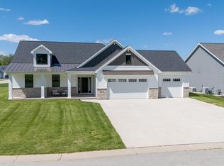 2074 Big Bend Dr, Neenah, WI 54956