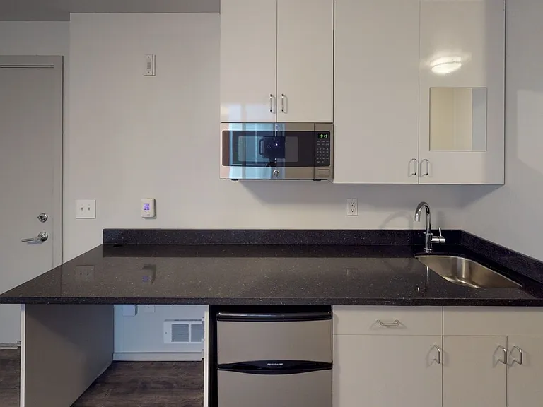 1806-1812 12th Ave Apartments — Photo 16