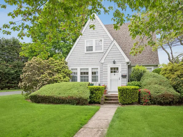 1 Henry St, Southampton, NY 11968