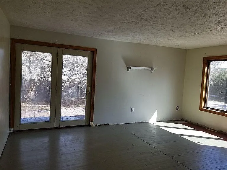 339 Carp St — Photo 9