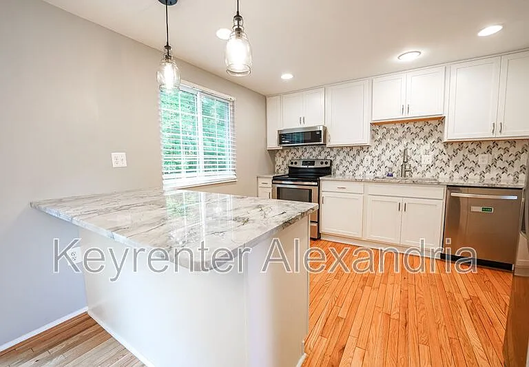 5901 Beech Tree Dr — Photo 8