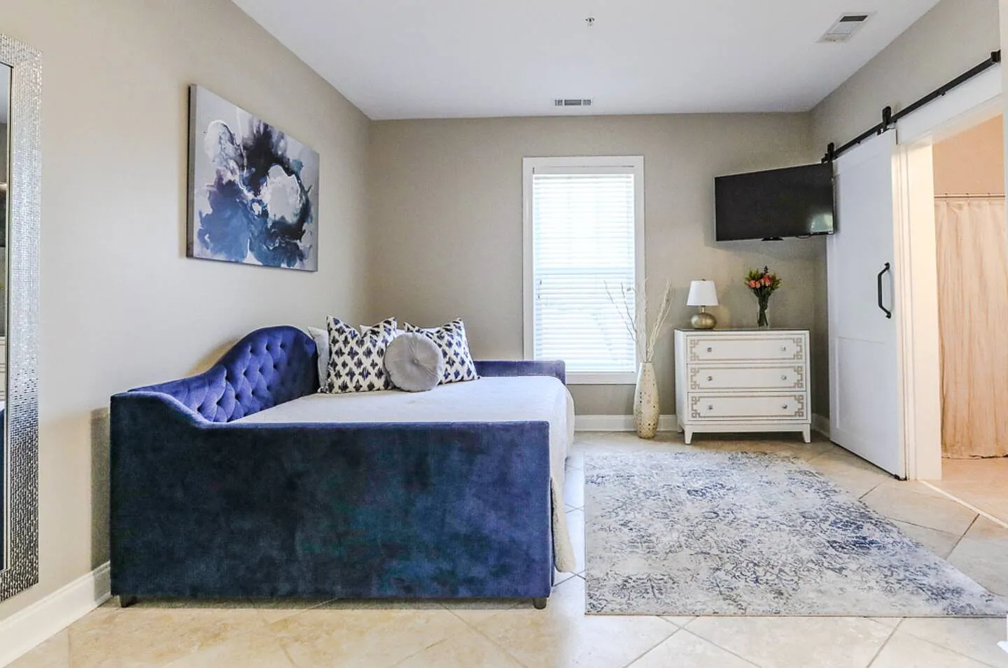 Studio, $2,385 — Photo 4