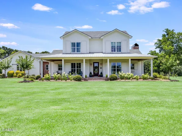 105 E Lake Dr, Sunset, LA 70584