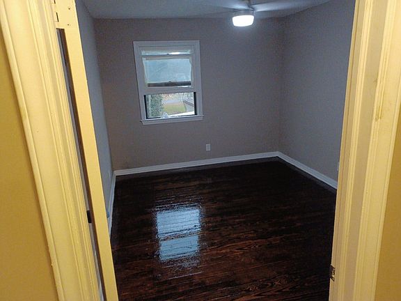 4th image of 549 Garrett Rd