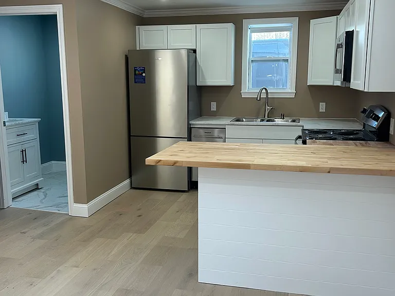 219 Post Rd — Photo 3