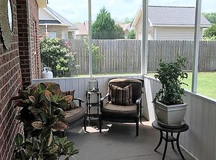 402 Roseine Dr, Warner Robins, GA 31088