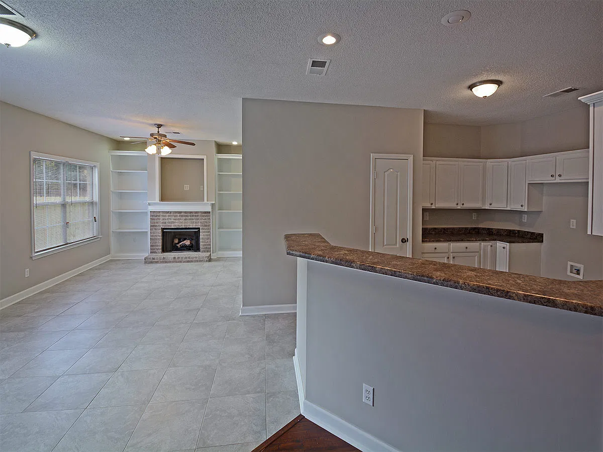 3 bedroom with a Bonus Room and 2 baths in Cordova Near Houston Levee — Photo 3