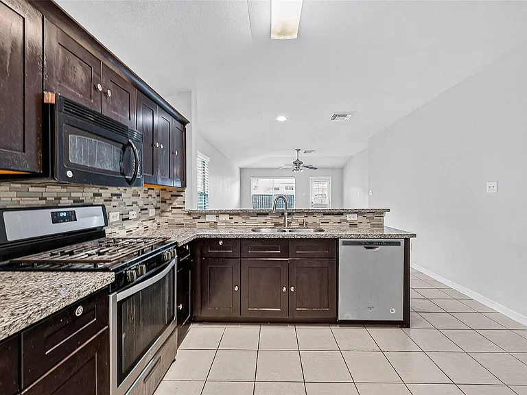 10907 Barker Gate Ct — Photo 13