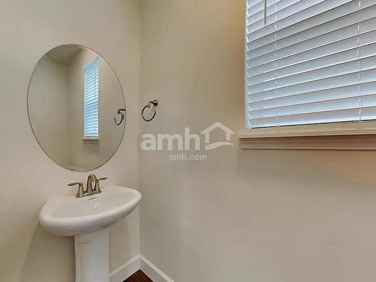 2317 E Surry Way — Photo 8