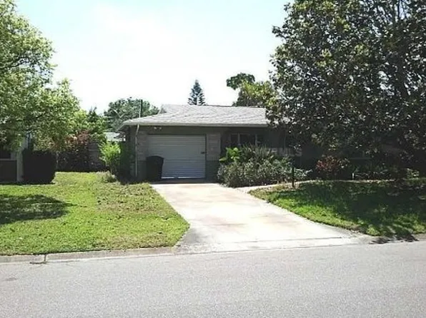 223 SE Madison Cir N, Saint Petersburg, FL 33703