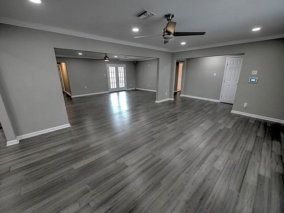 3rd image of 200 Willow Dr