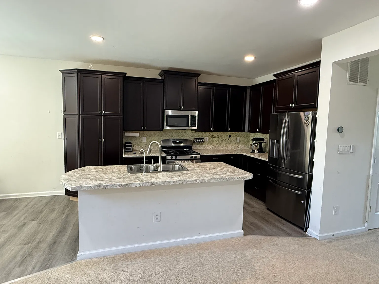 3 bed, 2.5 bath, 1875 sqft, $2,700 — Photo 2