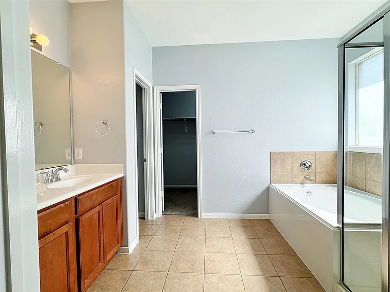 1050 Forest Haven Ct — Photo 5