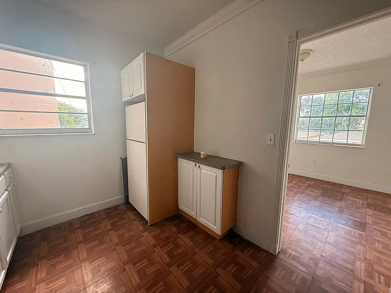 1043 NW 2nd St #8 — Photo 8