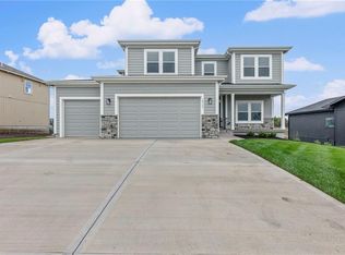 18725 W 193rd St, Spring Hill, KS 66083