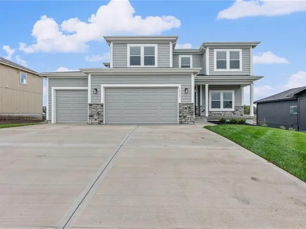 18725 W 193rd St, Spring Hill, KS 66083