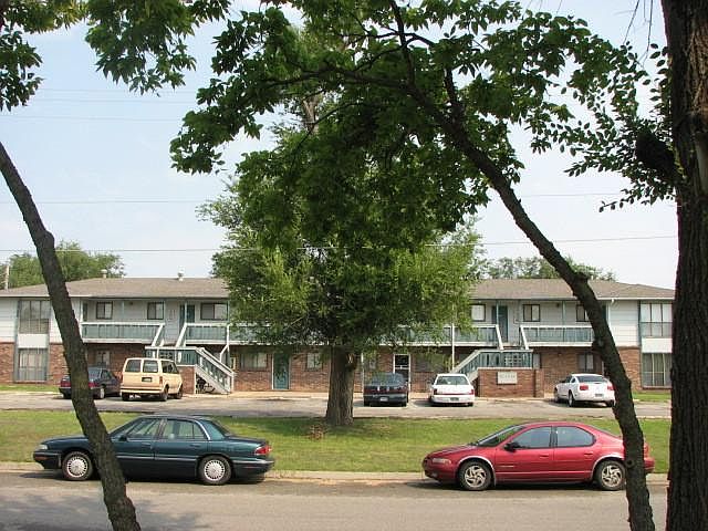 1st image of 604 N Plum St APT 12