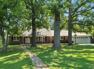 6890 Christopher Dr, Saint Louis, MO
