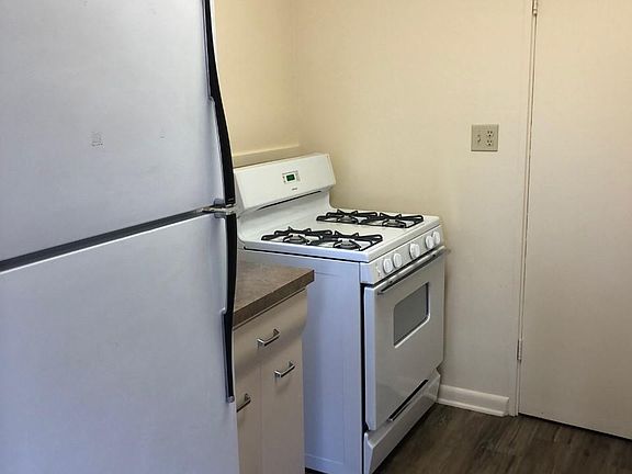 5th image of 1357 N Williams St #101