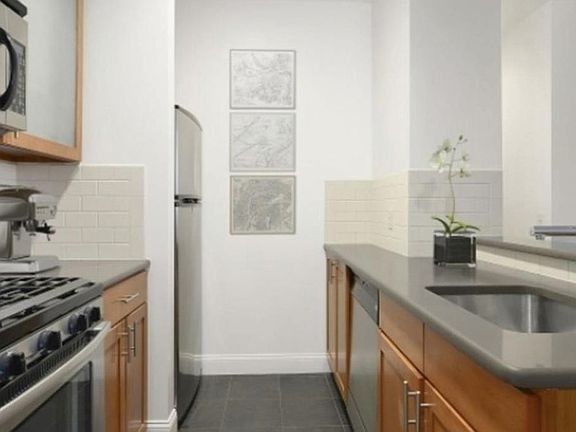 2nd image of 327 E 101st St #4CC