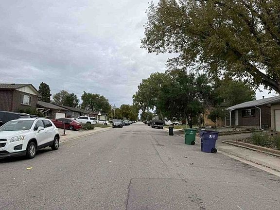Exterior Neighborhood (street photo)