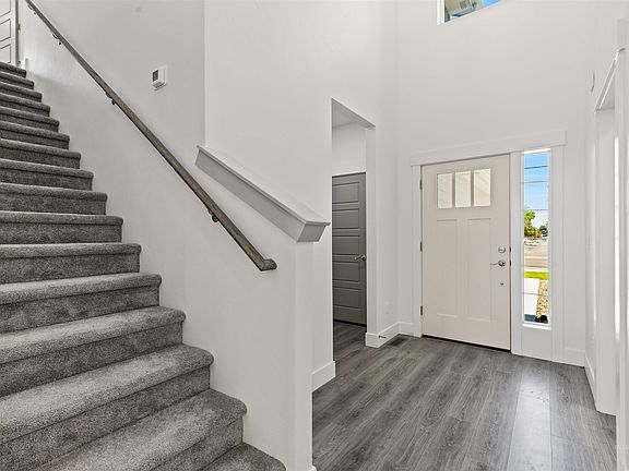 3rd image of 1101 W Blaine Ave