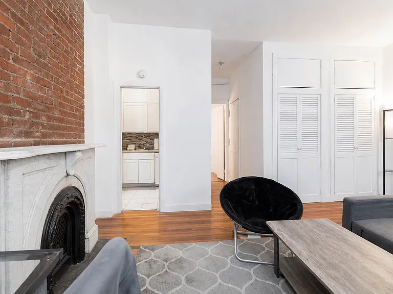102 E 30th St #3R — Photo 3